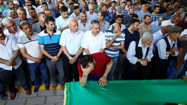 Родственники оплакивают погибших в теракте в Турции - Sputnik Таджикистан