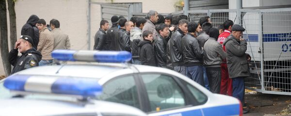 Задержанные в результате полицейского рейда нелегальные мигранты. Архивное фото Задержанные в результате полицейского рейда нелегальные мигранты. Архивное фото - Sputnik Таджикистан