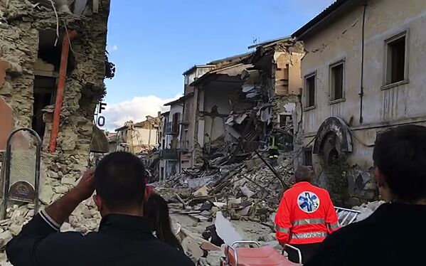 Последствия землетрясения в Италии - Sputnik Таджикистан