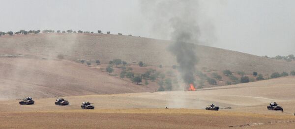 Турецкие танки на пути в сирийский город Джараблус 24 августа 2016 года Турецкие танки на пути в сирийский город Джараблус 24 августа 2016 года - Sputnik Таджикистан