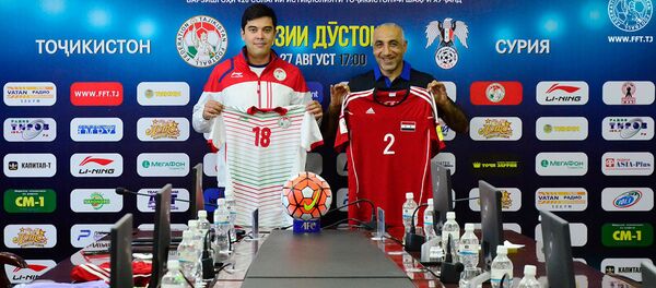 Выбор цвета формы на товарищеский матч Таджикистан - Сирия Выбор цвета формы на товарищеский матч Таджикистан - Сирия - Sputnik Таджикистан