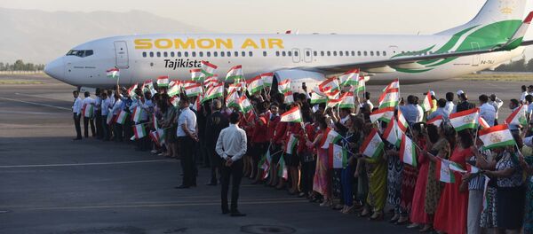 Самолет Сомон Эйр с Дильшодом Назаровым на борту приземлился в аэропорту Душанбе. - Sputnik Тоҷикистон