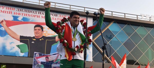 Дильшода Назарова встречают в аэропорту Душанбе. - Sputnik Тоҷикистон