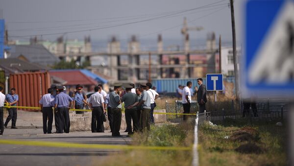Сотрудники полиции на месте взрыва в Бишкеке - Sputnik Таджикистан