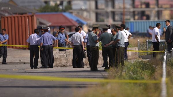 Сотрудники полиции на месте взрыва в Бишкеке - Sputnik Тоҷикистон