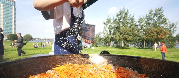 В Санкт-Петербурге прошел благотворительный фестиваль Культ плова - Sputnik Таджикистан