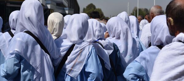 Как в Душанбе провожали паломников в хадж Как в Душанбе провожали паломников в хадж - Sputnik Таджикистан