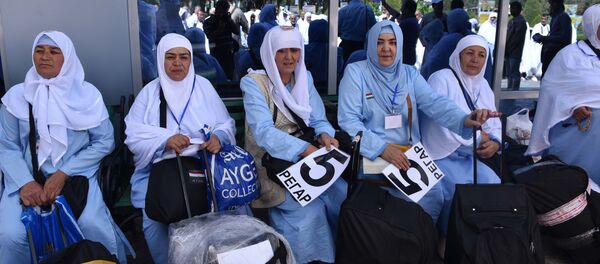 Как в Душанбе провожали паломников в хадж - Sputnik Таджикистан