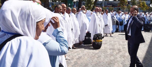 Как в Душанбе провожали паломников в хадж, архивное фото Как в Душанбе провожали паломников в хадж, архивное фото - Sputnik Таджикистан