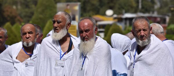 Как в Душанбе провожали паломников в хадж - Sputnik Таджикистан