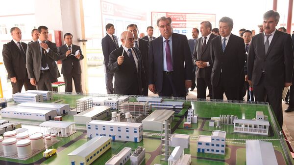 Эмомали Рахмон на открытии криолитового завода в Яванском районе - Sputnik Таджикистан