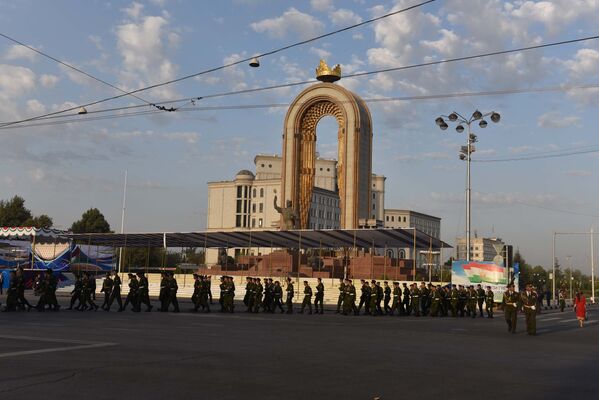 Репетиция парада в честь 25-летия Независимости Таджикистана - Sputnik Таджикистан