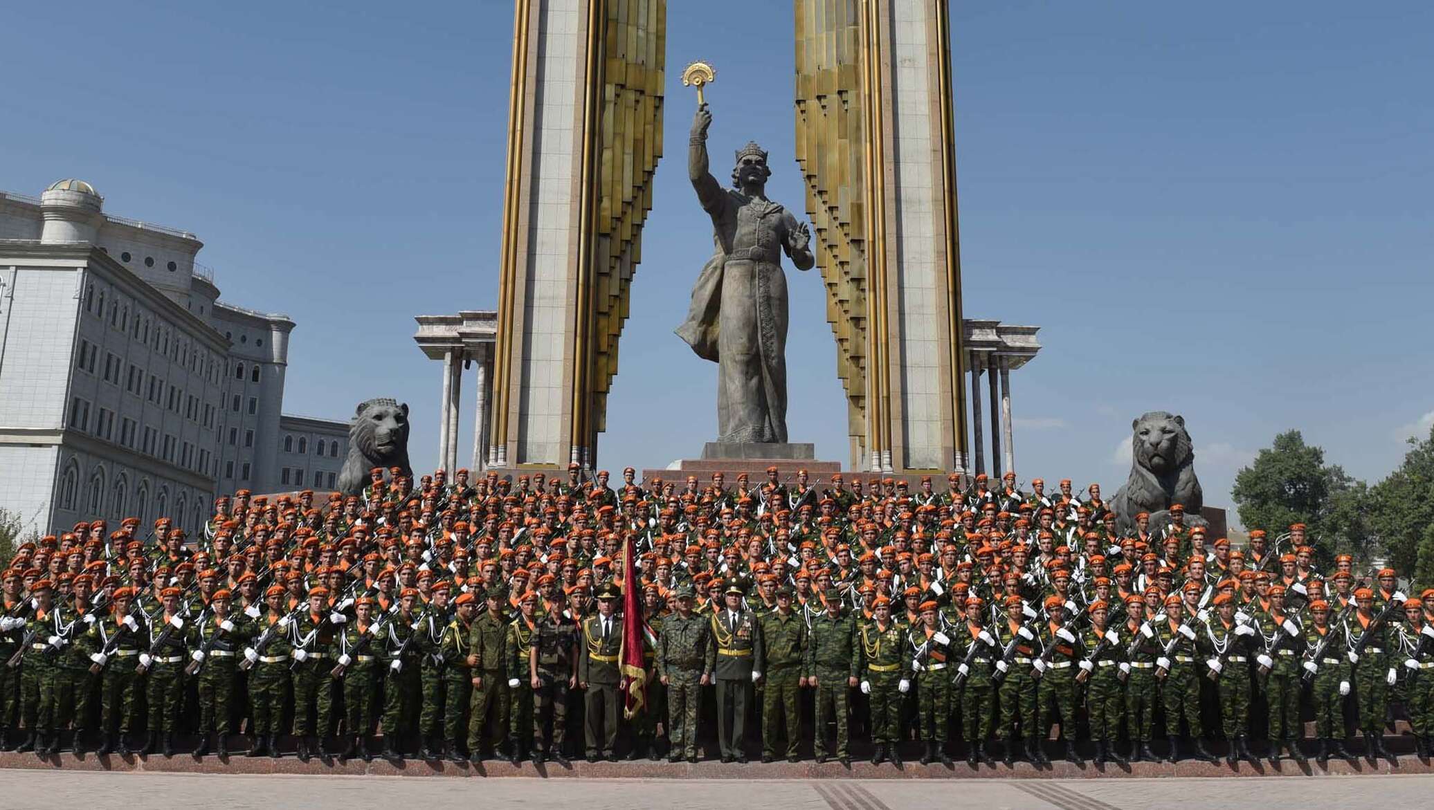 Ватан татарстан. Парад независимости в Душанбе. Парад в честь независимости Таджикистана. 23 Февраля Таджикистан. Красивый парад в Таджикистане.