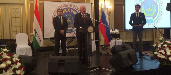 Чрезвычайный и Полномочный посол Республики Таджикистан в РФ Имомуддин Сатторов и заместитель министра внутренних дел России Василий Небензя Чрезвычайный и Полномочный посол Республики Таджикистан в РФ Имомуддин Сатторов и заместитель министра внутренних дел России Василий Небензя - Sputnik Таджикистан