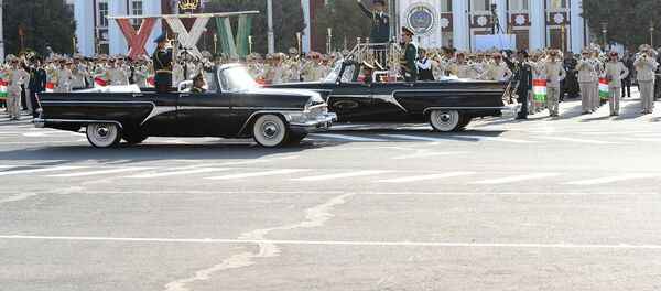 Гузашти низомӣ ба ифтихори 25-солагии Истиқлолияти Тоҷикистон - Sputnik Тоҷикистон