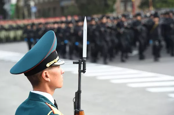 Гузашти низомӣ ба ифтихори 25-солагии Истиқлолияти Тоҷикистон Гузашти низомӣ ба ифтихори 25-солагии Истиқлолияти Тоҷикистон - Sputnik Тоҷикистон