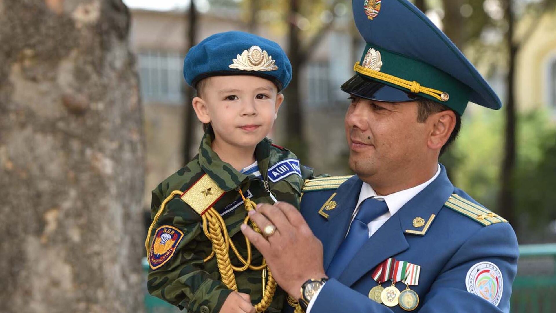 Военный парад в честь 25-летия Независимости Таджикистана   - Sputnik Таджикистан, 1920, 23.02.2021