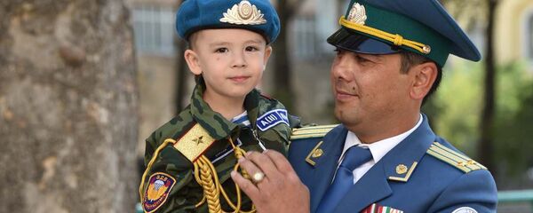 Военный парад в честь 25-летия Независимости Таджикистана Военный парад в честь 25-летия Независимости Таджикистана - Sputnik Таджикистан