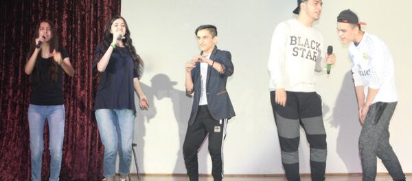 Давраи ниҳоии Лигаи КВН-и помирӣ. Акс аз бойгонӣ - Sputnik Тоҷикистон