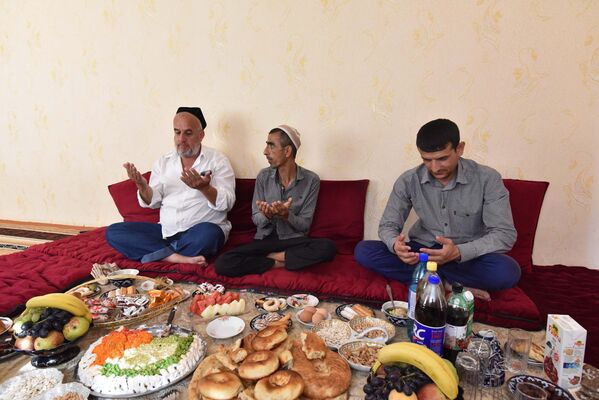 Празднование Иди Курбон в Душанбе - Sputnik Таджикистан