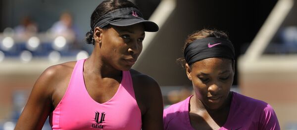 Сестры Серена (справа) и Винус Уильямс. Архивное фото - Sputnik Таджикистан