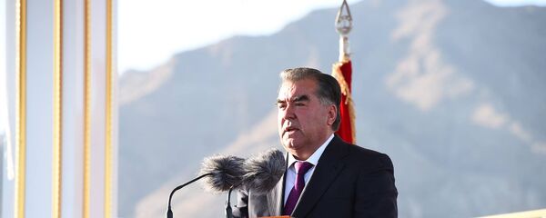 Эмомалӣ Раҳмон президенти Ҷумҳурии Тоҷикистон. Акс аз бойгонӣ - Sputnik Тоҷикистон