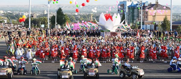 Тантанаҳои ҷашнӣ дар шаҳри Хуҷанд бахшида ба истиқлолияти ҶТ - Sputnik Тоҷикистон