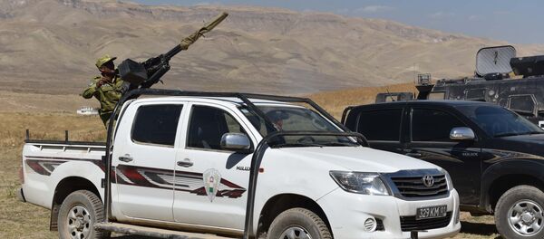 Омӯзиши низомиёни пойгоҳи 201-уми Русия дар Тоҷикистон - Sputnik Тоҷикистон