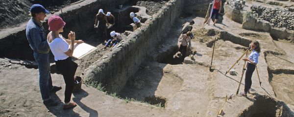 Археологи на раскопках. Архивное фото Археологи на раскопках. Архивное фото - Sputnik Таджикистан