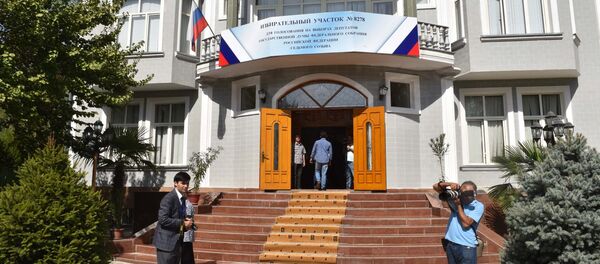 В Душанбе избирательный участок № 8278 был организован в здании Российского центра науки и культуры. В Душанбе избирательный участок № 8278 был организован в здании Российского центра науки и культуры. - Sputnik Таджикистан