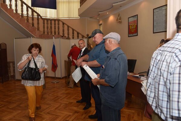 Избирательный участок № 8278 был организован в здании Российского центра науки и культуры. - Sputnik Таджикистан