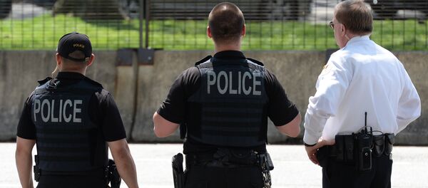 Сотрудники полиции США. Архивное фото Сотрудники полиции США. Архивное фото - Sputnik Таджикистан