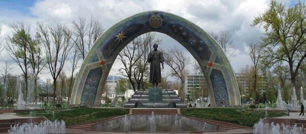 Памятник Рудаки в Душанбе, архивное фото Памятник Рудаки в Душанбе, архивное фото - Sputnik Тоҷикистон