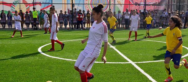 Майдонҳои нави сунъӣ дар шаҳри Қурғонтеппа. Акс аз бойгонӣ - Sputnik Тоҷикистон