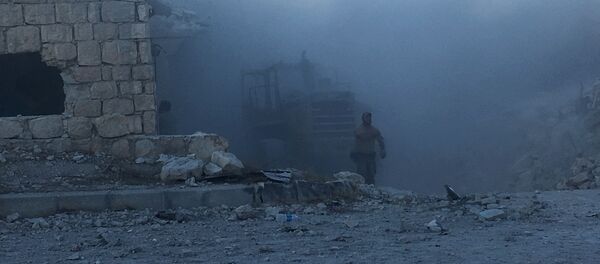 Минометный обстрел боевиков по позициям сирийской армии в лагере Хандарат на северо-востоке Алеппо, архивное фото - Sputnik Таджикистан