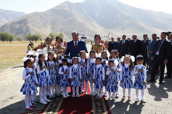 Рабочий визит Эмомали Рахмона в Лахш - Sputnik Таджикистан