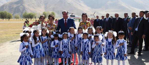 Сафари кории президенти ҶТ Эмомалӣ Раҳмон ба ноҳияи Лахш - Sputnik Тоҷикистон