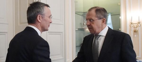 Министр иностранных дел РФ Сергей Лавров и генеральный секретарь НАТО Йенс Столтенберг, архивное фото Министр иностранных дел РФ Сергей Лавров и генеральный секретарь НАТО Йенс Столтенберг, архивное фото - Sputnik Таджикистан