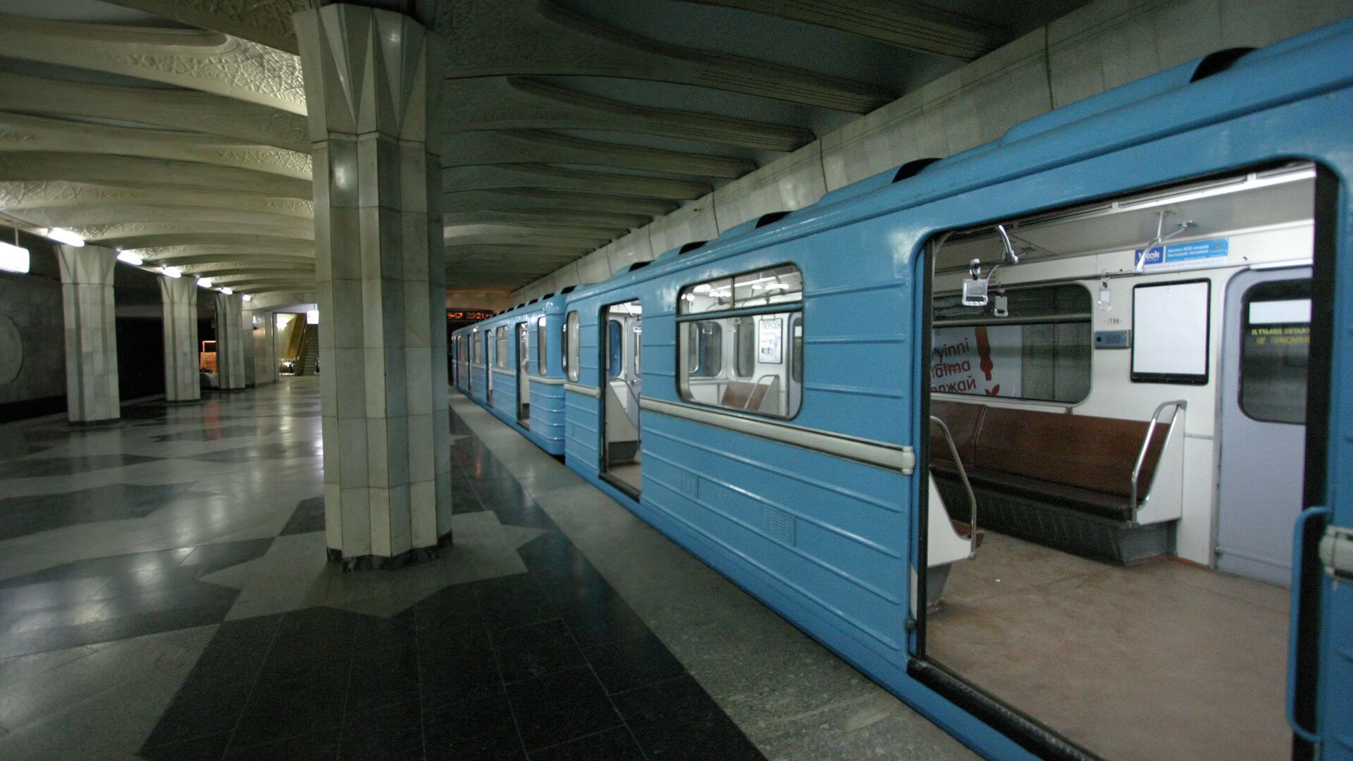 Станция метро в Ташкенте, архивное фото - Sputnik Таджикистан, 1920, 05.07.2021