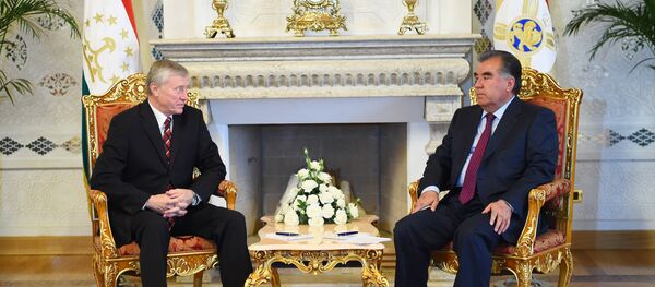 Мулоқоти президенти ҶТ Эмомалӣ Раҳмон бо дабири кулли СПАД Николай Бордюжа. Акс аз бойгонӣ - Sputnik Тоҷикистон