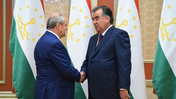Встреча Эмомали Рахмона с с Министром иностранных дел Республики Узбекистан Абдулазизом Камиловым - Sputnik Таджикистан