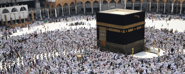 Паломники в Мекке, архивное фото - Sputnik Тоҷикистон