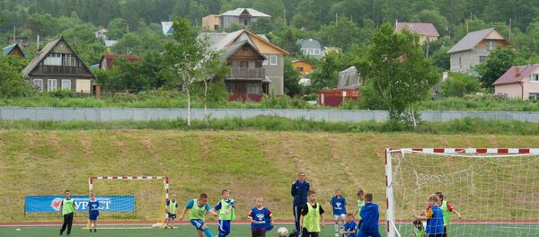 Дети играют в футбол, архивное фото - Sputnik Тоҷикистон