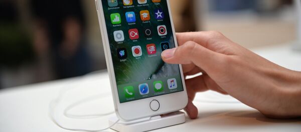 Старт продаж iPhone 7 и iPhone 7 Plus, архивное фото Старт продаж iPhone 7 и iPhone 7 Plus, архивное фото - Sputnik Таджикистан