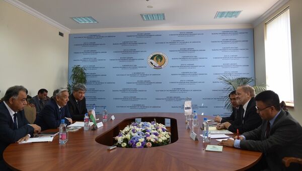 Встреча председателя Комиссии М.Абдусаломова с Координатором проектов ОБСЕ в Узбекистане Джоном Макгрегором - Sputnik Таджикистан