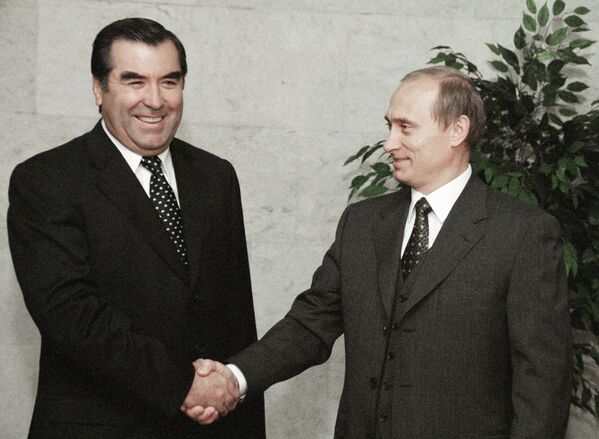 Премьер-министр России Владимир Путин и президент Таджикистана Эмомали Рахмон - Sputnik Таджикистан
