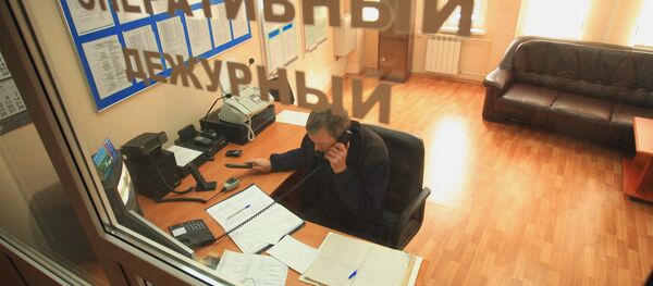 Работа оперативного дежурного МЧС, архивное фото Работа оперативного дежурного МЧС, архивное фото - Sputnik Таджикистан