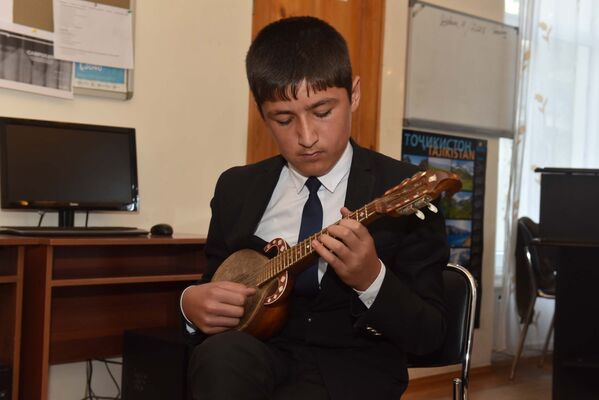 Концерт и фотовыставка в культурном центре Бактрия в Душанбе - Sputnik Таджикистан