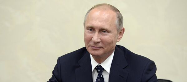 Президенти Русия Владимир Путин, акс аз бойгонӣ - Sputnik Тоҷикистон