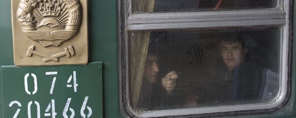 Прибытие поезда из Душанбе в Москву - Sputnik Таджикистан